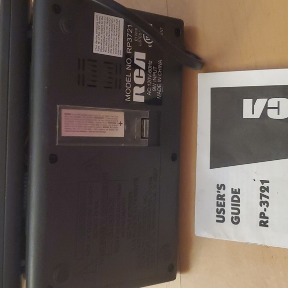 RCA Alarm Clock Radio - Picture 3 of 6